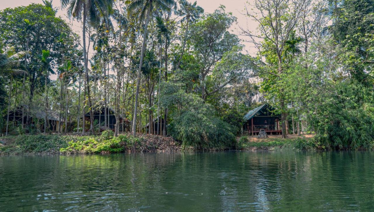 Amritara Riverside Camp Thattakad Bagian luar foto
