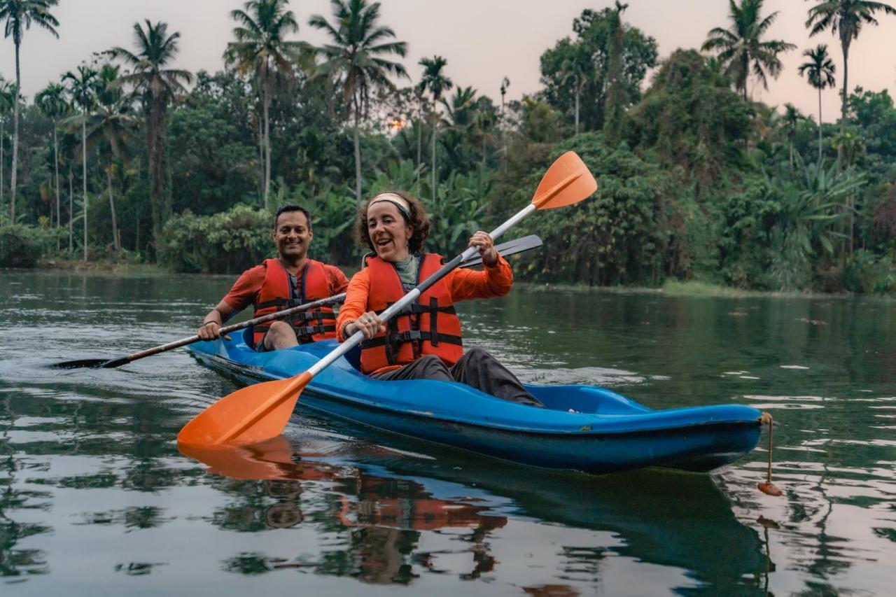 Amritara Riverside Camp Thattakad Bagian luar foto
