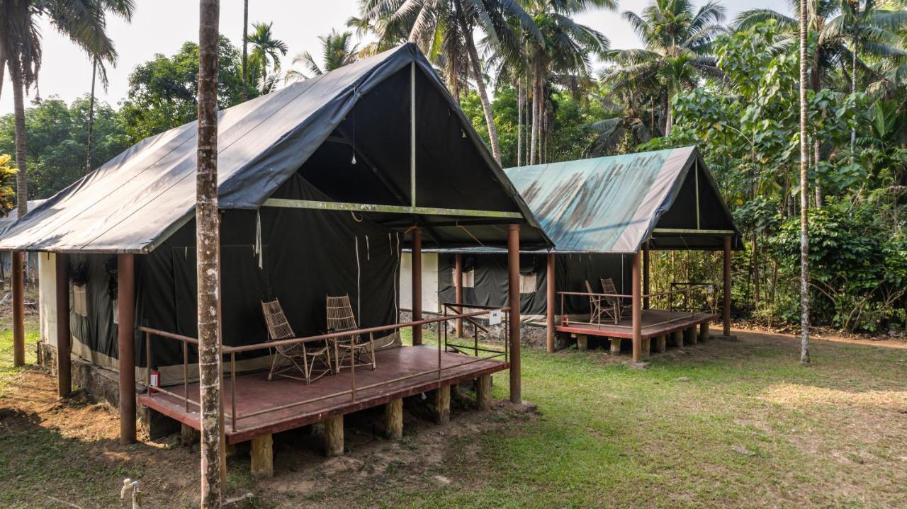 Amritara Riverside Camp Thattakad Bagian luar foto