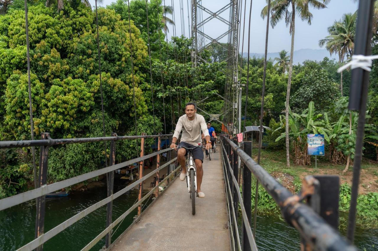 Amritara Riverside Camp Thattakad Bagian luar foto