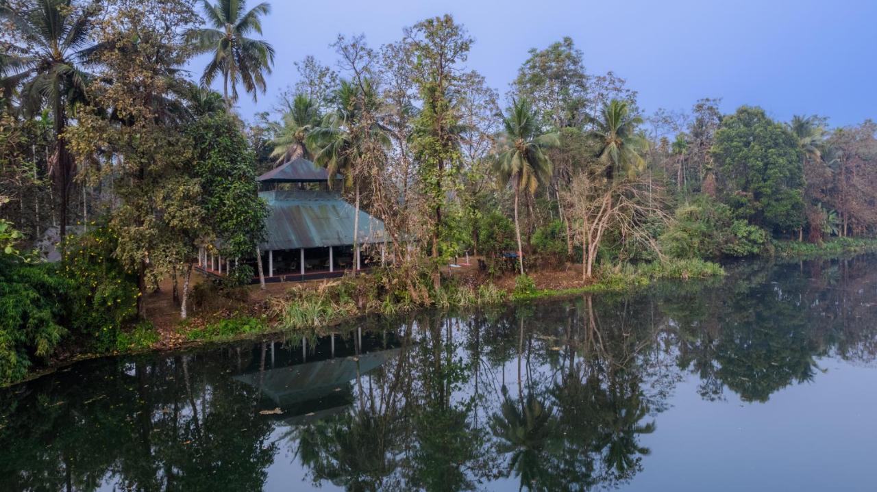 Amritara Riverside Camp Thattakad Bagian luar foto