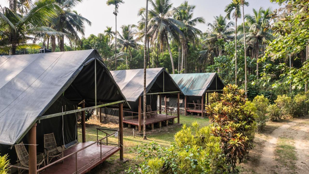 Amritara Riverside Camp Thattakad Bagian luar foto